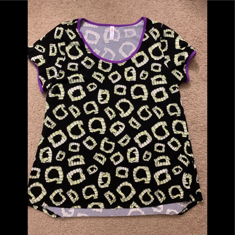 👋4/$20👋LuLaRoe Halloween Vampire Teeth Classic T